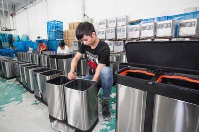 塑料制品主产地台州垃圾桶厂家销量倍增,八成订单来自上海